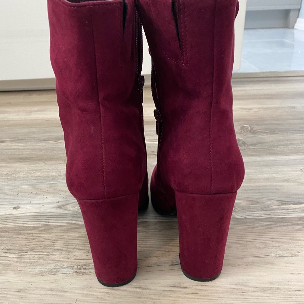 Maroon booties